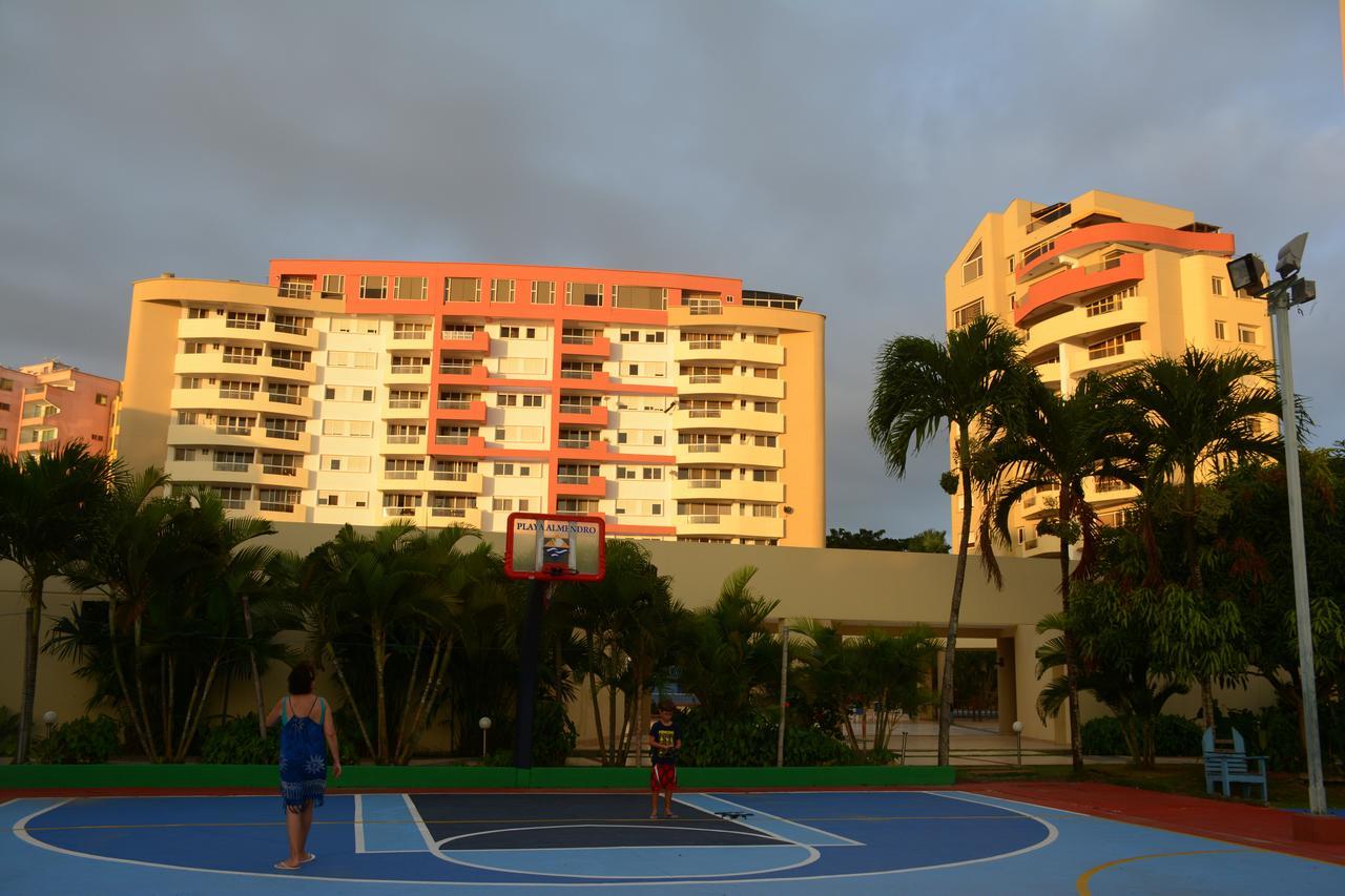 Playa Almendro Resort Tonsupa Exteriör bild